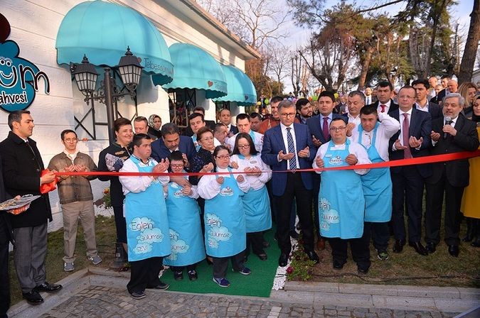 Üsküdar'ın En Özel Mekanı ‘TEBESSÜM KAHVESİ' Hizmete Açıldı
